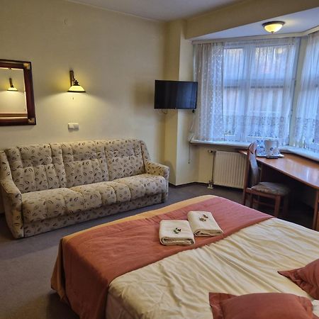 Familijny Osrodek Wypoczynkowo - Rehabilitacyjny Krynica Zdroj Hotell Exteriör bild