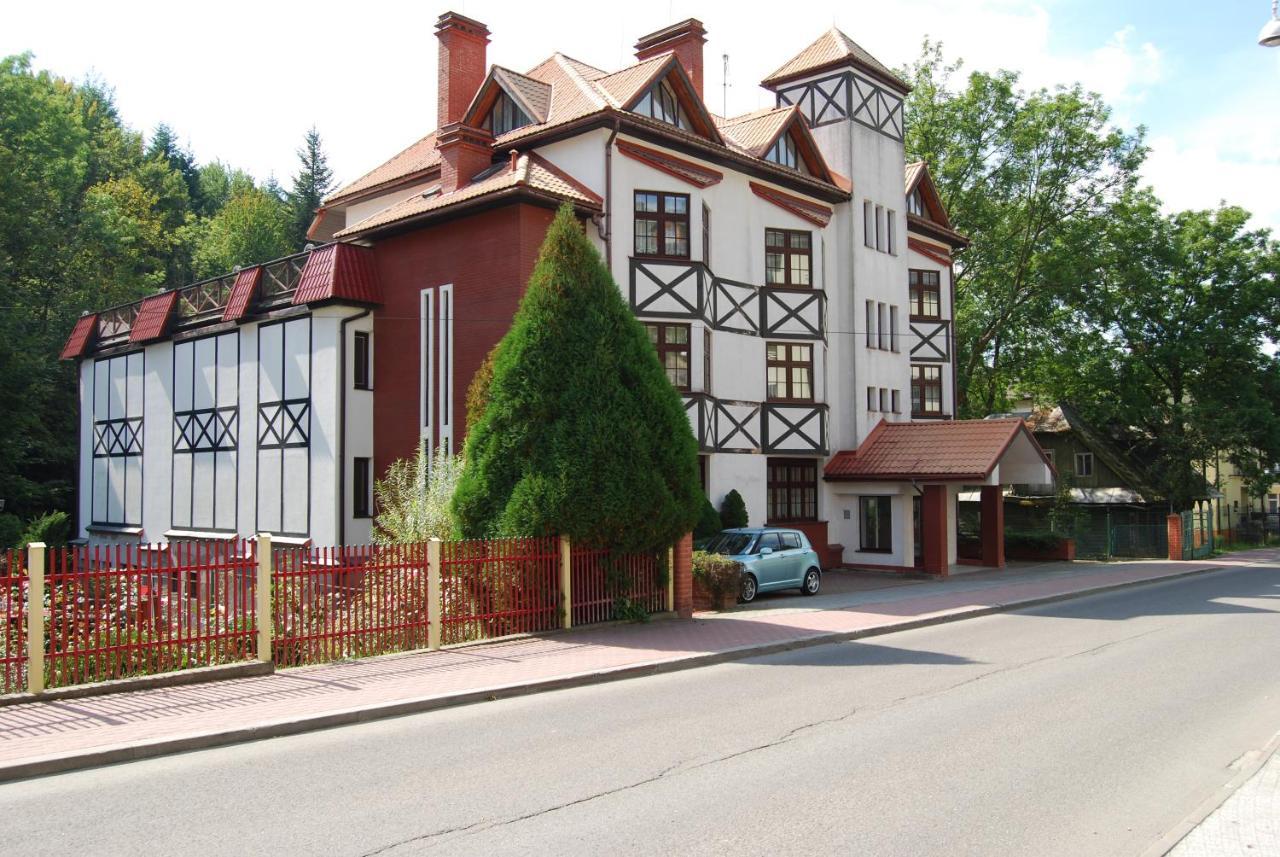 Familijny Osrodek Wypoczynkowo - Rehabilitacyjny Krynica Zdroj Hotell Exteriör bild