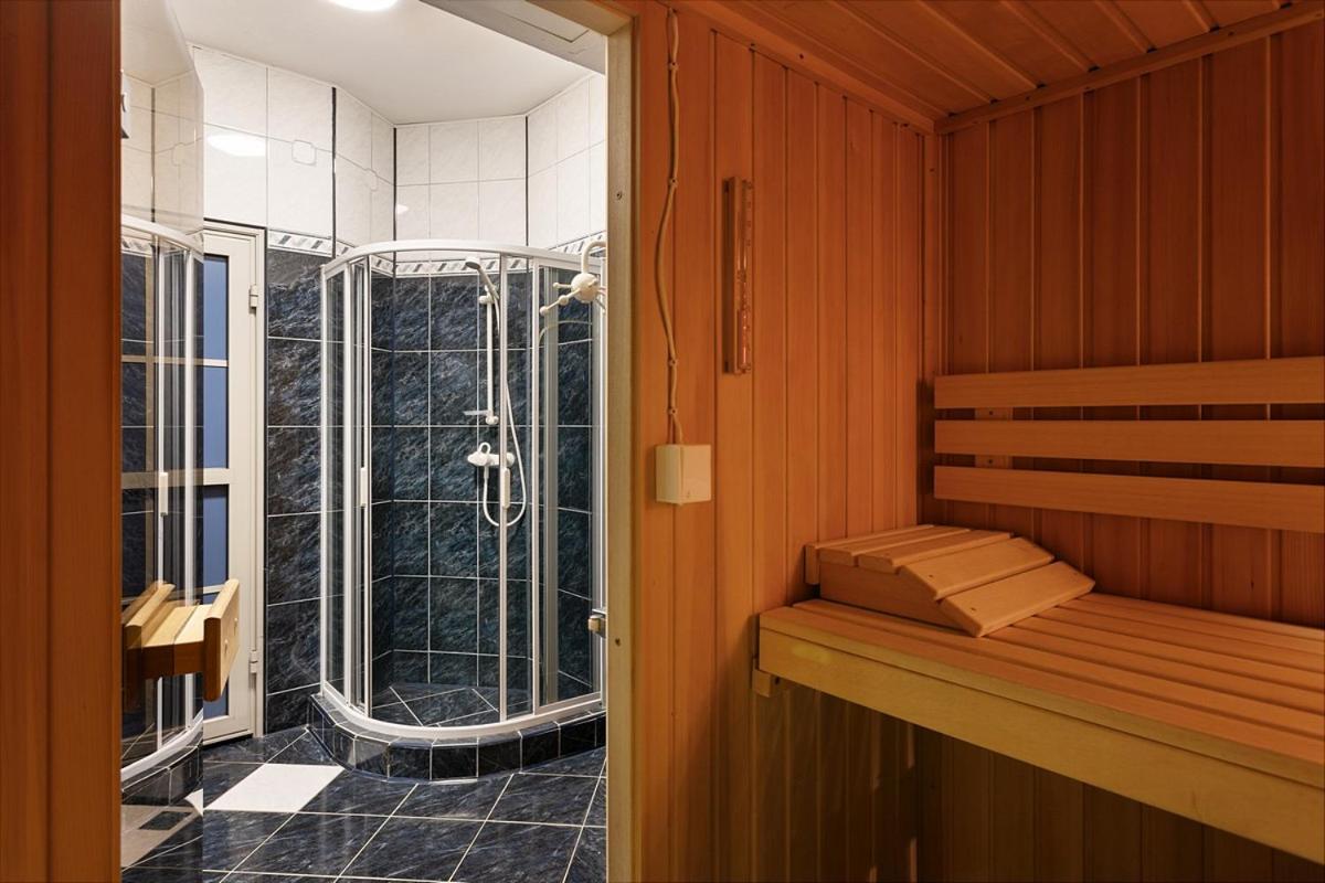 Familijny Osrodek Wypoczynkowo - Rehabilitacyjny Krynica Zdroj Hotell Exteriör bild