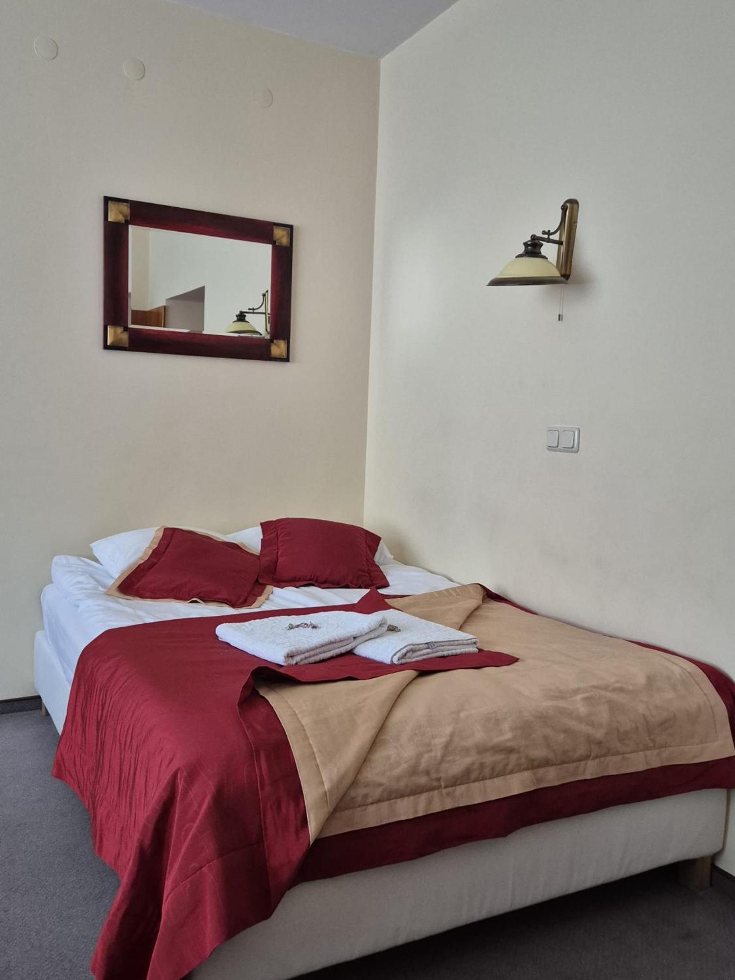 Familijny Osrodek Wypoczynkowo - Rehabilitacyjny Krynica Zdroj Hotell Exteriör bild